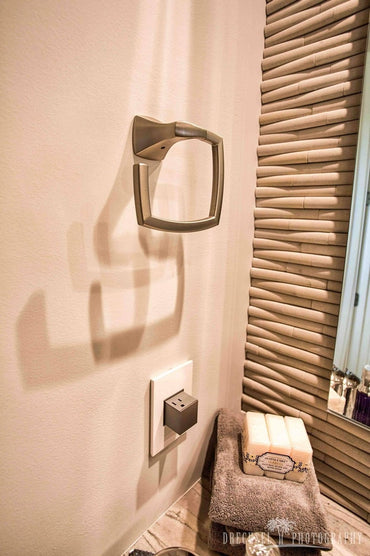 Legrand - AWP1G3PW4 - One-Gang-Plus Screwless Wall Plate with Microban - adorne - Powder White