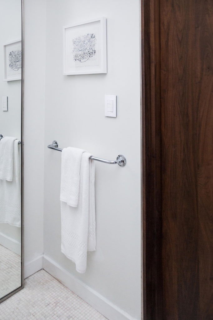 Legrand - AWP1G3PW4 - One-Gang-Plus Screwless Wall Plate with Microban - adorne - Powder White