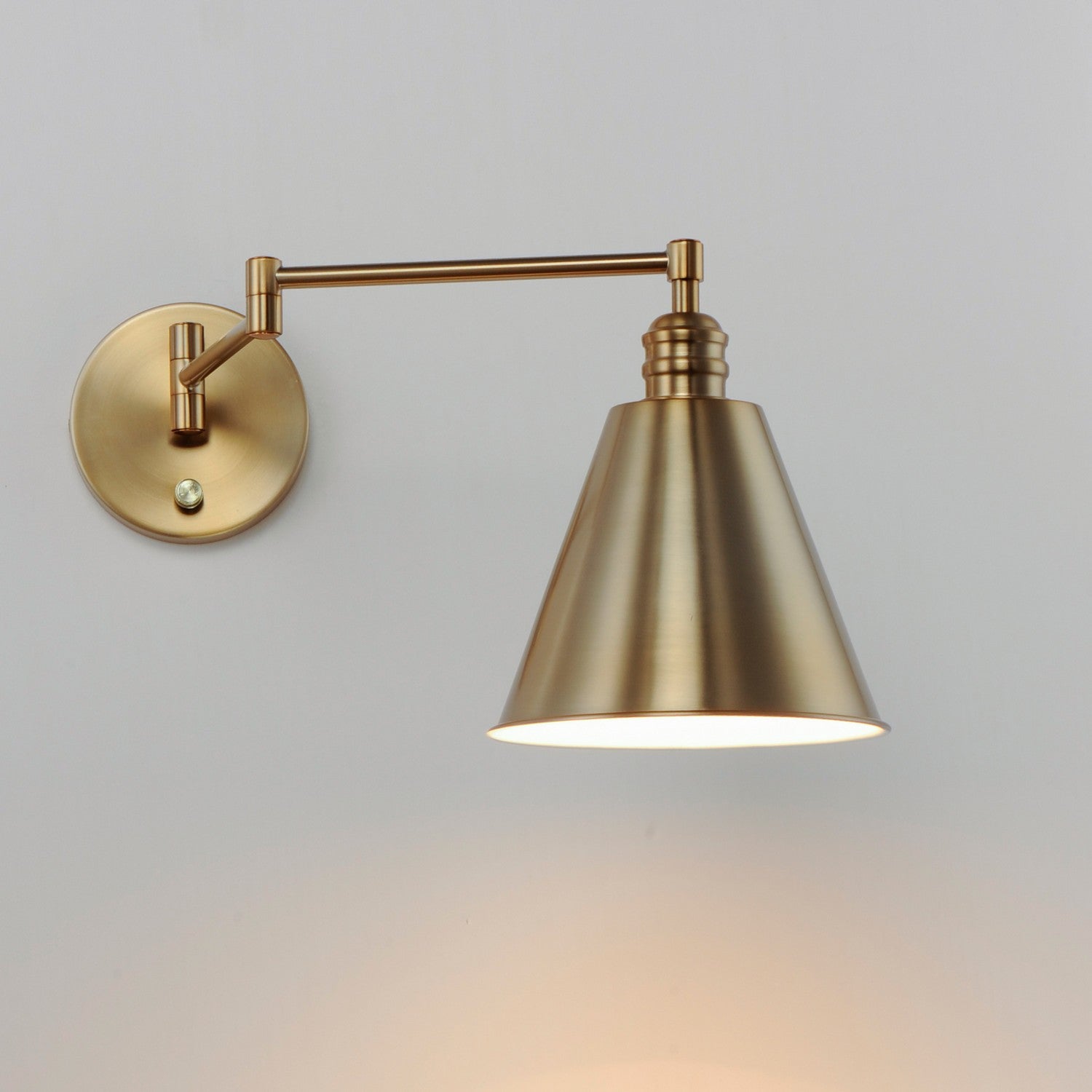 Maxim - 12220HR - One Light Wall Sconce - Library - Heritage