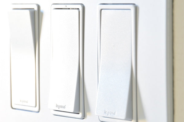 Legrand - TM870W - 15A Single-Pole Switch - radiant - White