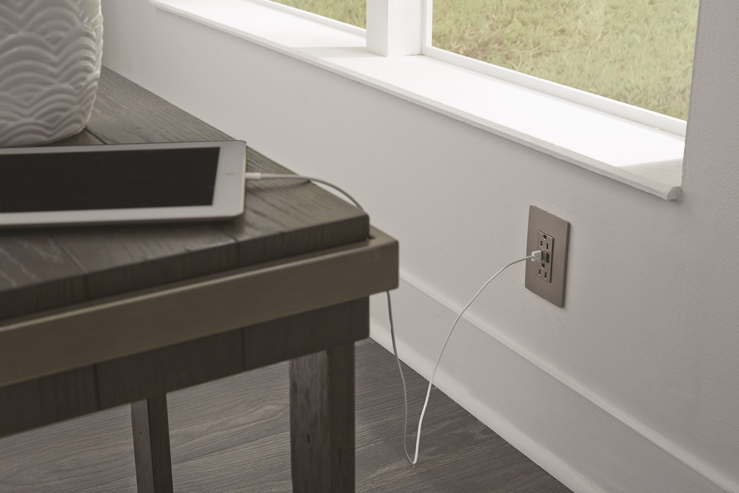 Legrand - TM826USBNICC6 - Tamper-Resistant USB Outlet - radiant - Nickel