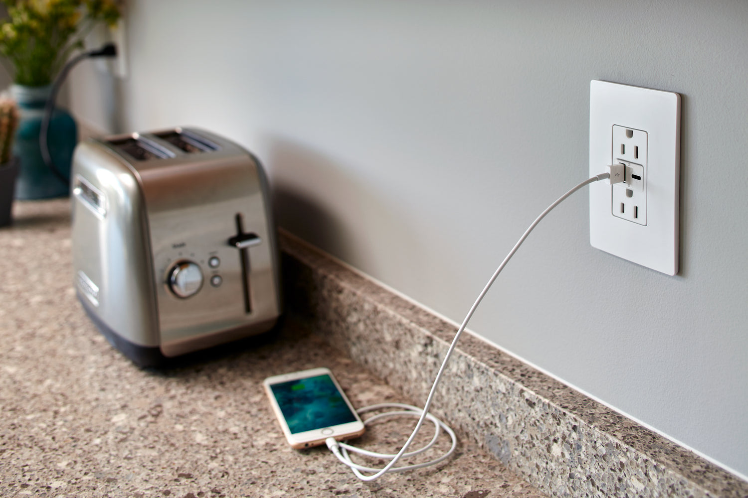 Legrand - R26USBACW - 15A Tamper-Resistant USB Type A/C Outlet - radiant - White
