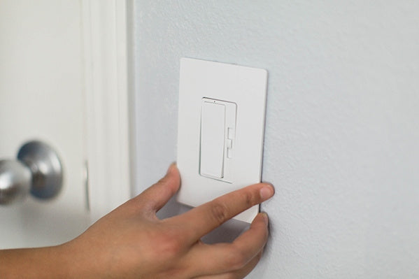 Legrand - RH703PTUW - Tru-Universal Single Pole/3-Way Dimmer - radiant - White