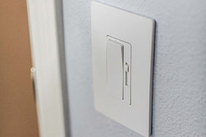 Legrand - RH703PTUW - Tru-Universal Single Pole/3-Way Dimmer - radiant - White