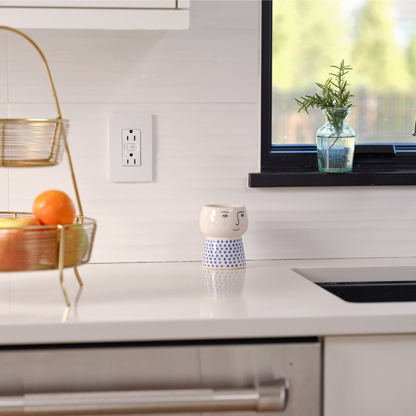Legrand - WNRR15WH - Smart 15A Outlet with Netatmo - radiant - White