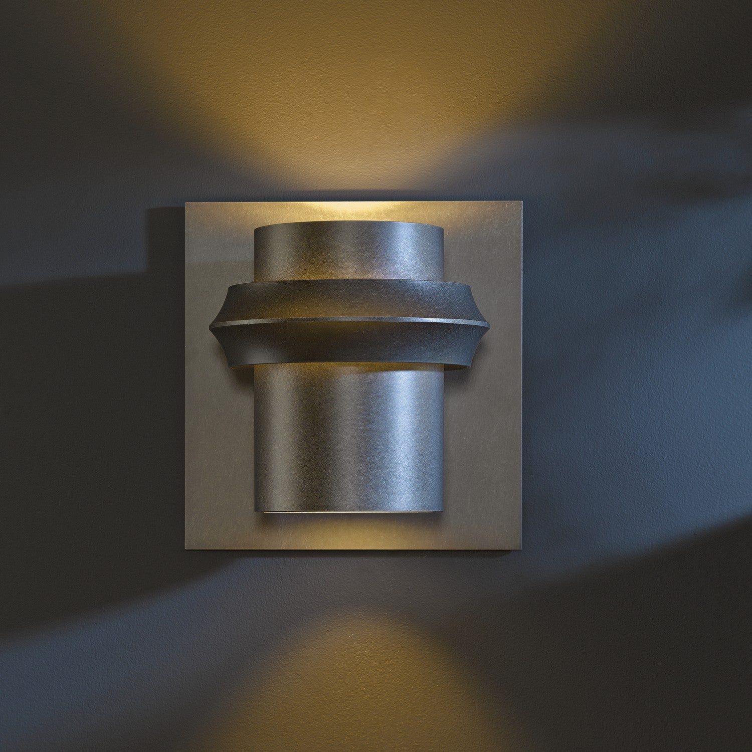 Hubbardton Forge - 304905-SKT-77 - Twilight Large Dark Sky Friendly Outdoor Sconce - Twilight - Coastal Dark Smoke