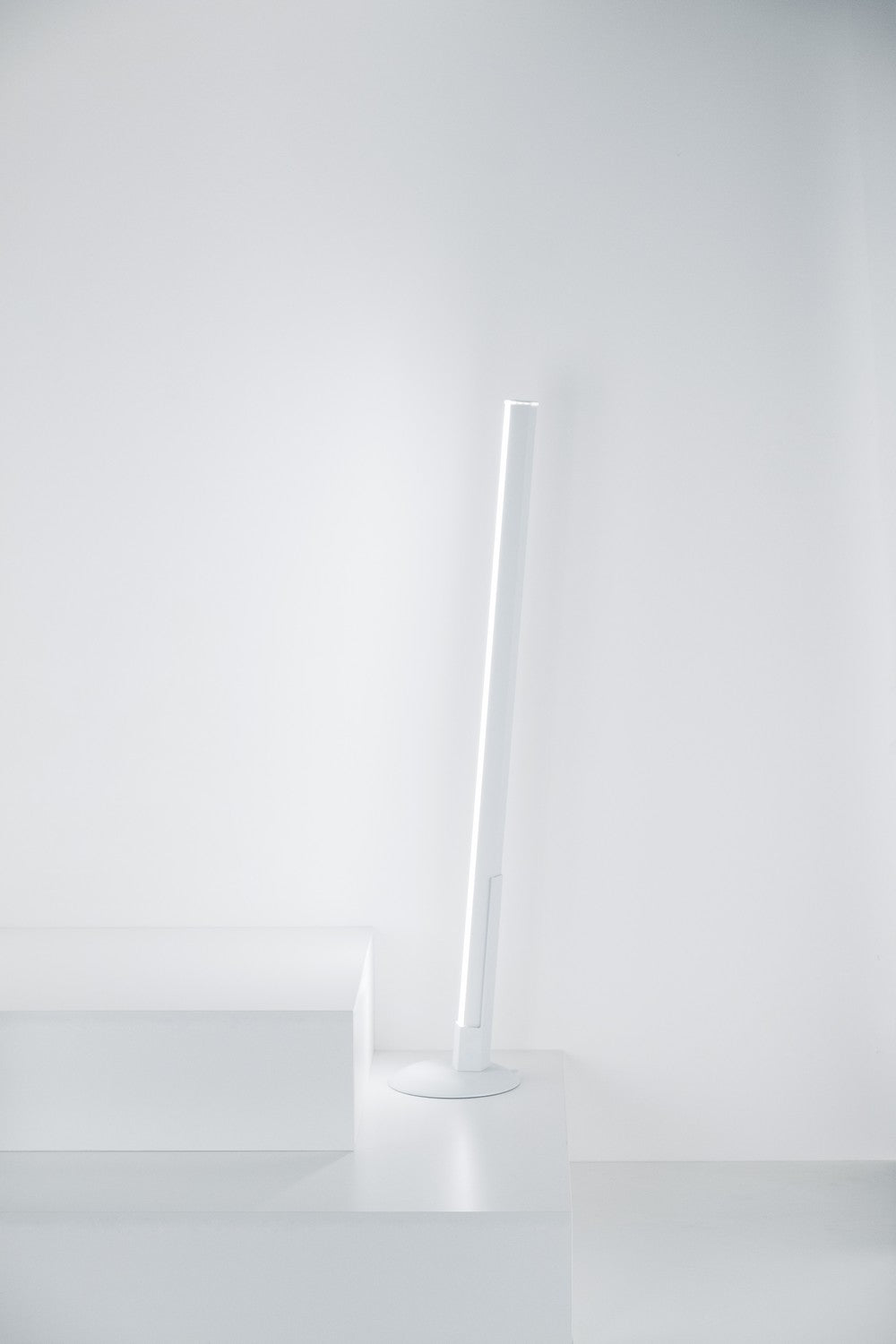 Zafferano - LD0800-DS-B3 - LED Linear Light with Docking Station - Pencil - White