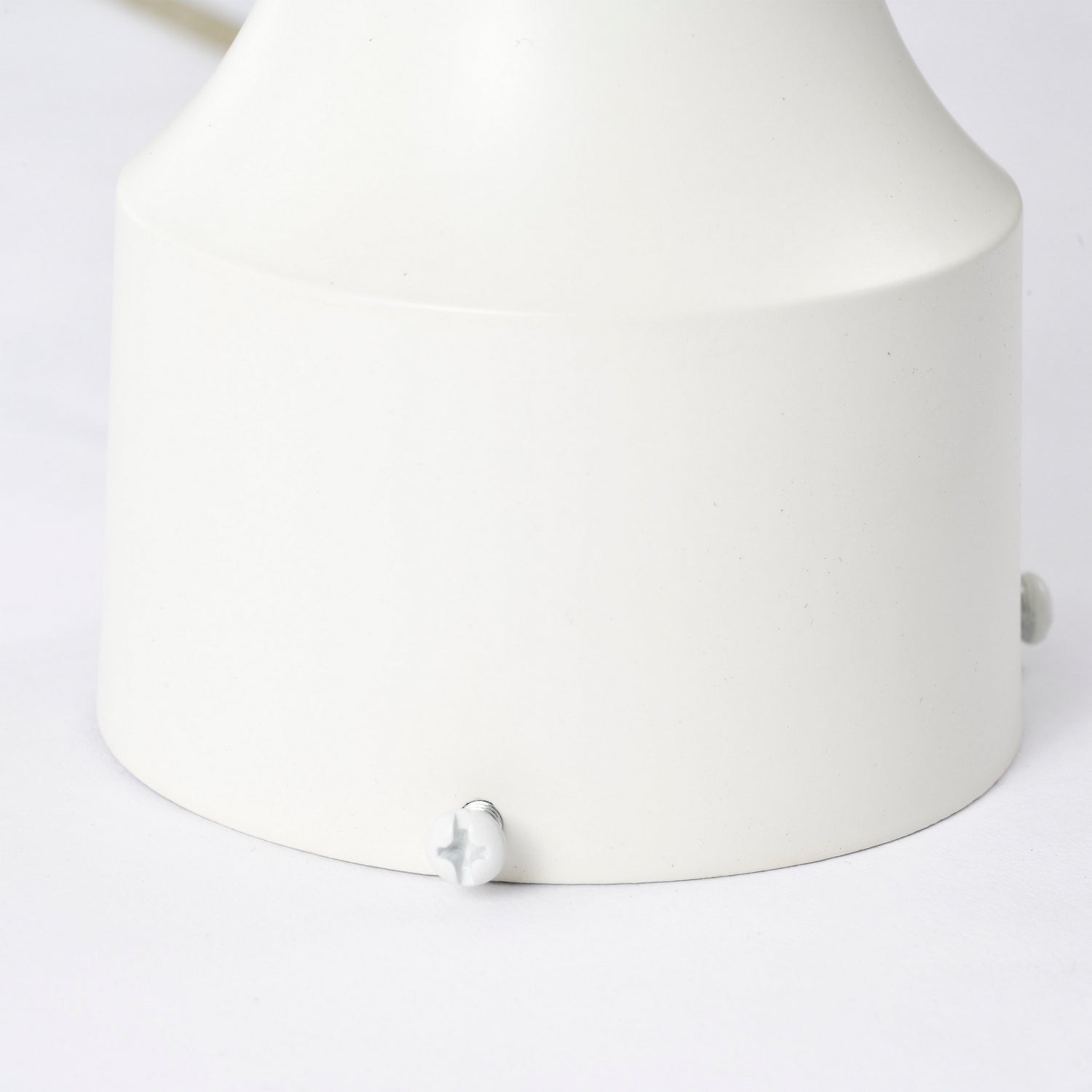 Nuvo Lighting - 60-897 - Three Light Post Lantern - Central Park - White