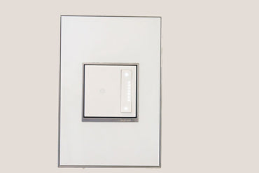 Legrand - AWM3GMWW4 - Three-Gang Screwless Wall Plate - adorne - Mirror White