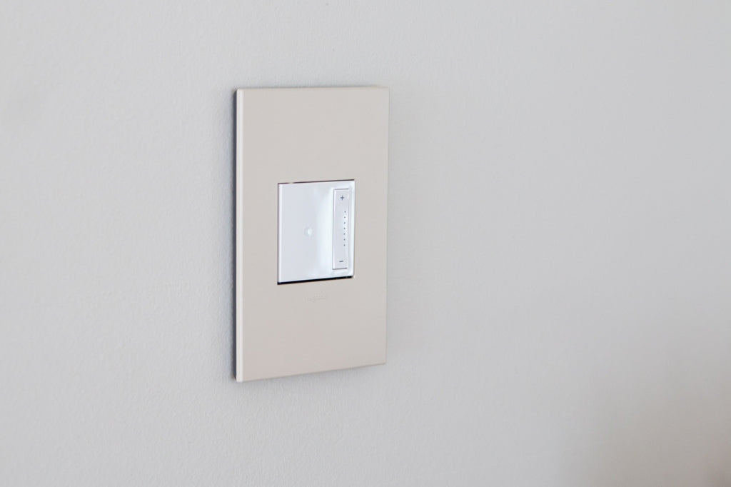 Legrand - AWP1G2OM - One-Gang-Plus Screwless Wall Plate with Microban - adorne - Oatmeal
