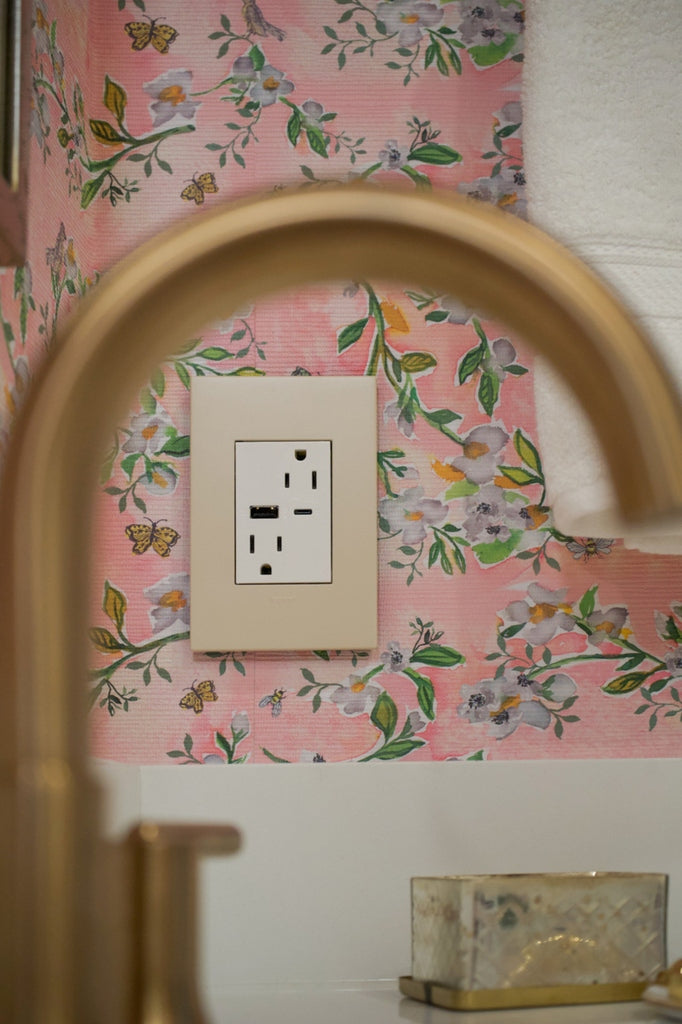 Legrand - AWP1G3OM - One-Gang Screwless Wall Plate with Microban - adorne - Oatmeal