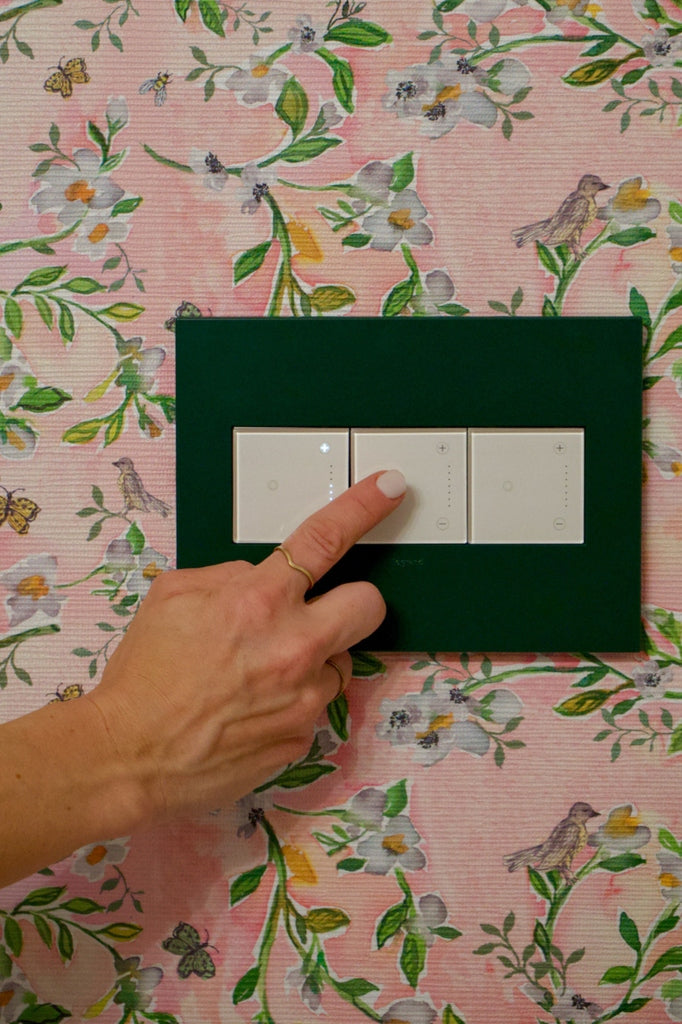 Legrand - AWP3GEG - Three-Gang Screwless Wall Plate with Microban - adorne - Evergreen