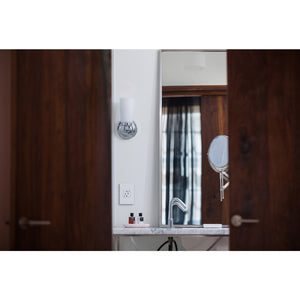 Legrand - AWP5GWH1 - Five-Gang Screwless Wall Plate with Microban - adorne - Gloss White