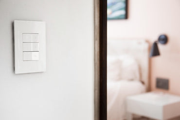 Legrand - AWP6GPW1 - Six-Gang Screwless Wall Plate with Microban - adorne - Powder White