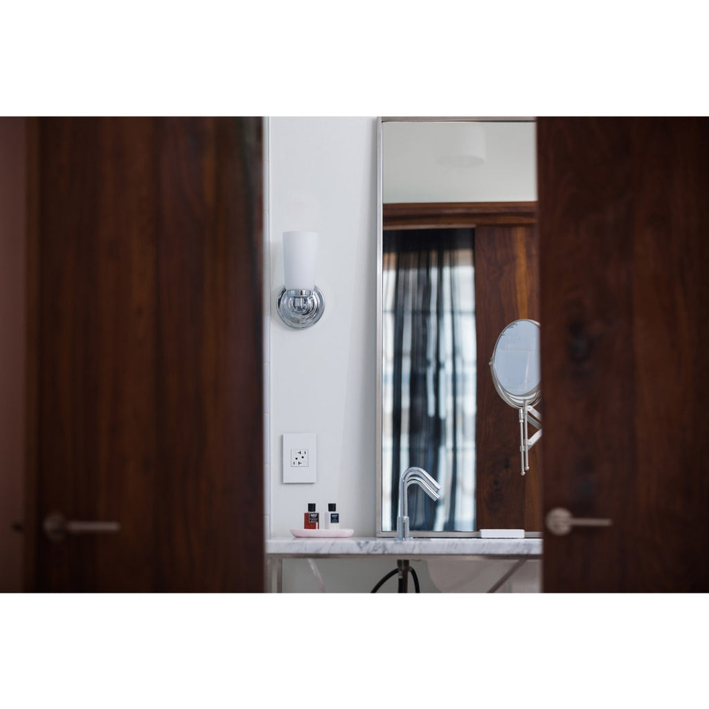 Legrand - AWP6GWH1 - Six-Gang Screwless Wall Plate with Microban - adorne - Gloss White