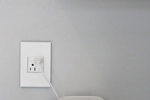Legrand - ARPS152W4 - 15A Energy-Saving On/Off Outlet - adorne - White