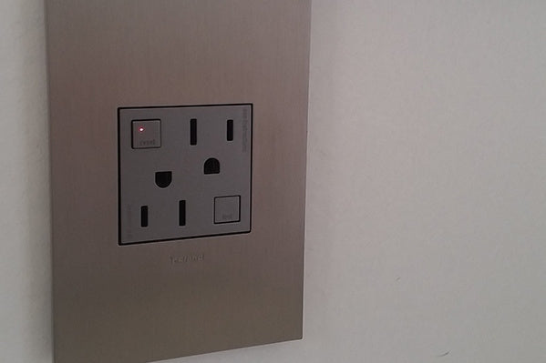 Legrand - AWC1G2BS4 - One-Gang Screwless Wall Plate - adorne - Brushed Stainless Steel