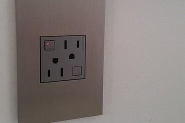 Legrand - AWC1G2BS4 - One-Gang Screwless Wall Plate - adorne - Brushed Stainless Steel