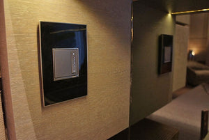 Legrand - AWM1G2MB4 - One-Gang Screwless Wall Plate - adorne - Mirror Black