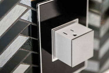 Legrand - AWM1G2MB4 - One-Gang Screwless Wall Plate - adorne - Mirror Black