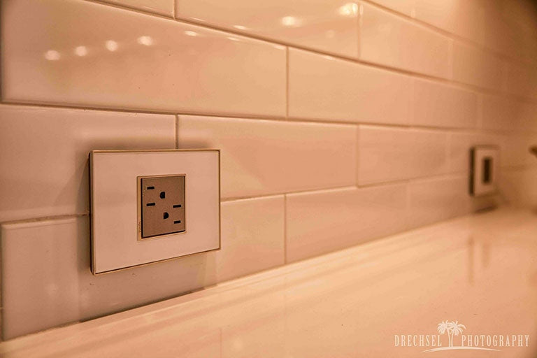 Legrand - AWM1G2MW4 - One-Gang Screwless Wall Plate - adorne - Mirror White