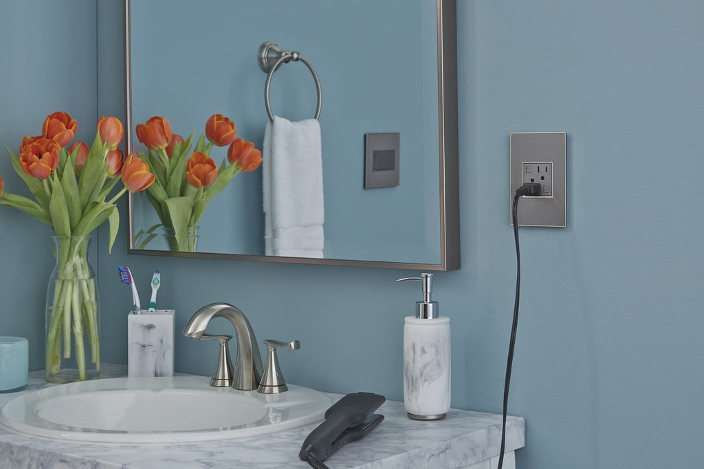 Legrand - AWM1G3MS4 - One-Gang-Plus Screwless Wall Plate - adorne - Brushed Stainless