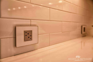Legrand - AWM2GMW4 - Two-Gang Screwless Wall Plate - adorne - Mirror White