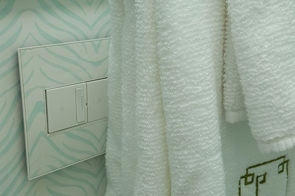 Legrand - AWM2GW4 - Two-Gang Screwless Wall Plate Trim - adorne - White