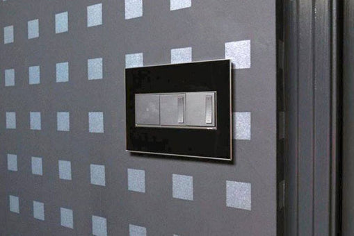 Legrand - AWM3GMB4 - Three-Gang Screwless Wall Plate - adorne - Mirror Black