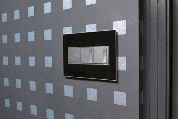 Legrand - AWM3GMB4 - Three-Gang Screwless Wall Plate - adorne - Mirror Black