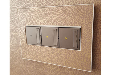 Legrand - AWM3GW4 - Three-Gang Screwless Wall Plate Trim - adorne - White