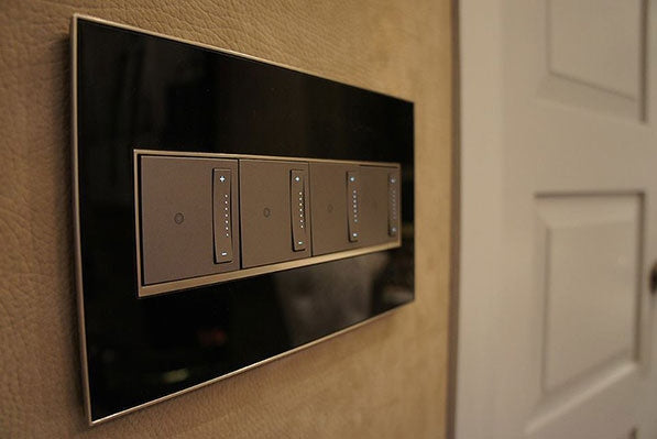 Legrand - AWM4GMB4 - Four-Gang Screwless Wall Plate - adorne - Mirror Black