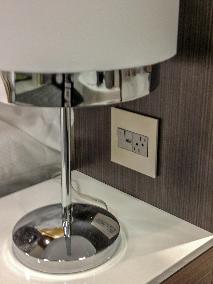 Legrand - AWP1G3TM4 - One-Gang-Plus Screwless Wall Plate - adorne - Titanium