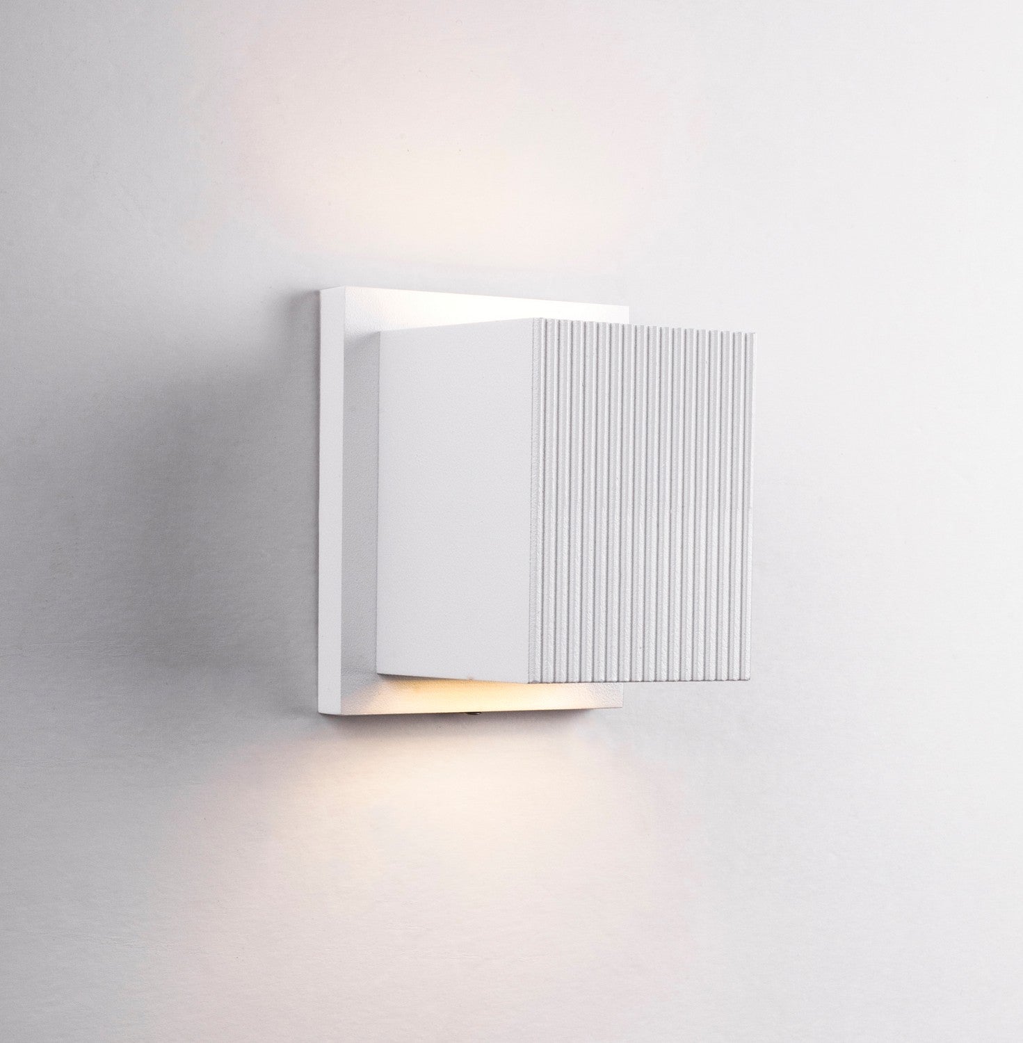 Kuzco Lighting - EW4405-WH - LED Exterior Wall Light - Mavis - White