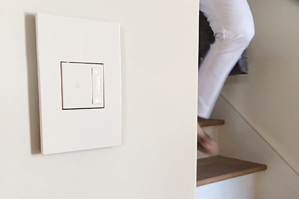 Legrand - AWP1G2WHW10 - One-Gang Screwless Wall Plate with Microban - adorne - Gloss White on White