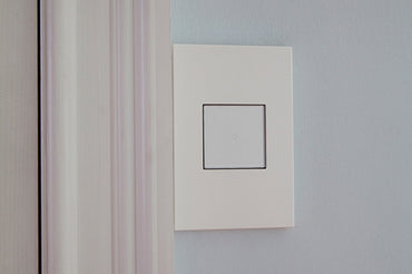 Legrand - AWP1G2WHW10 - One-Gang Screwless Wall Plate with Microban - adorne - Gloss White on White