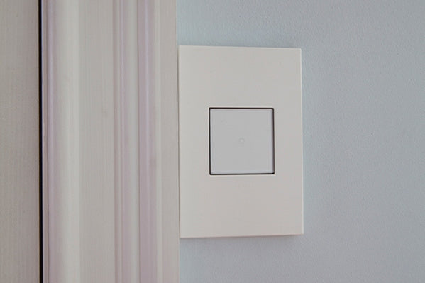 Legrand - AWP1G2WHW10 - One-Gang Screwless Wall Plate with Microban - adorne - Gloss White on White