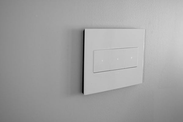 Legrand - AWP3GWHW4 - Three-Gang Screwless Wall Plate with Microban - adorne - Gloss White on White