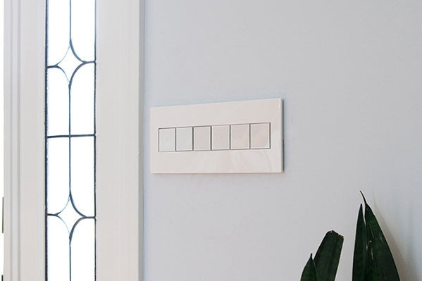 Legrand - AWP6GWHW1 - Six-Gang Screwless Wall Plate with Microban - adorne - Gloss White on White