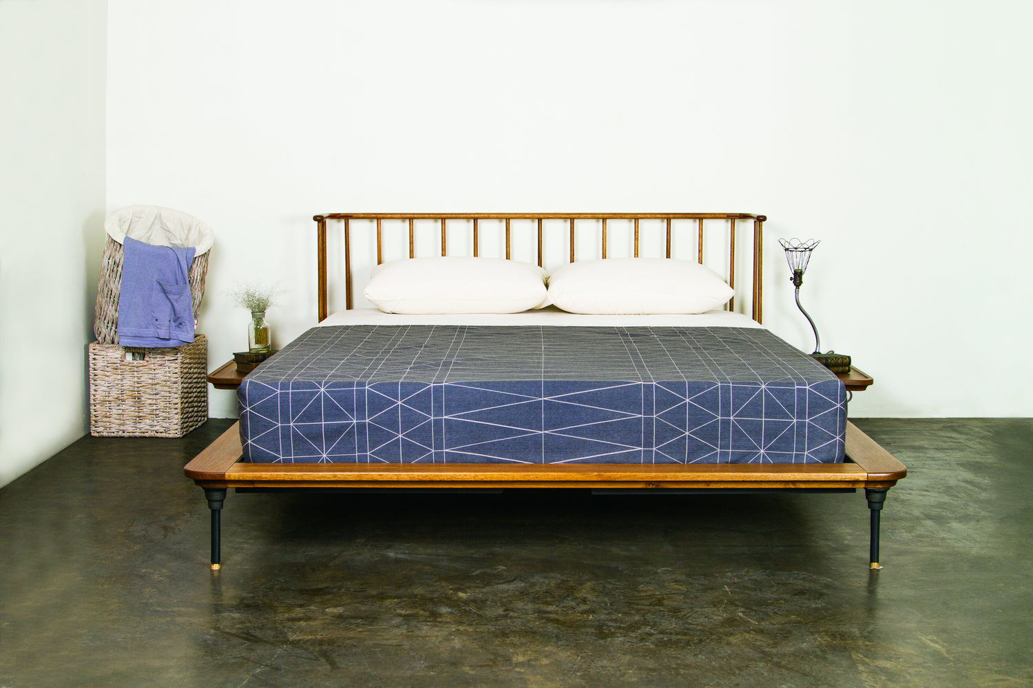 Nuevo - HGDA482 - King Bed - Distrikt Bed - Hard Fumed