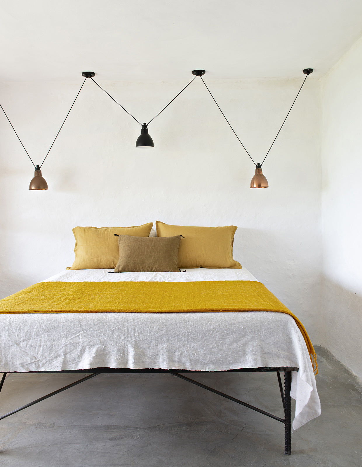 Les Acrobates de Gras N°324 Pendant Light