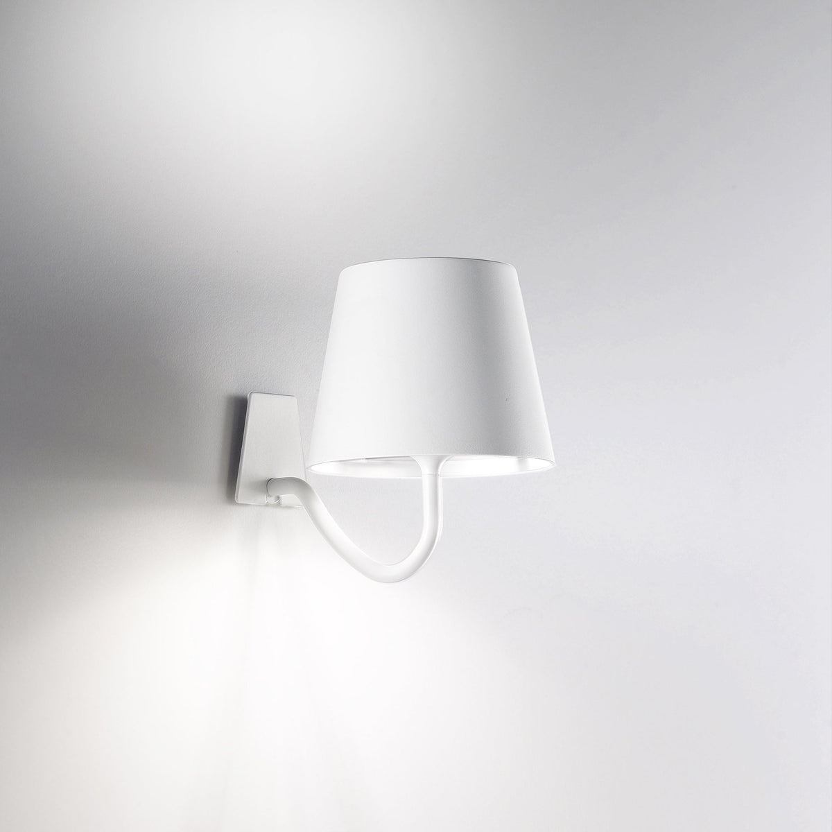 Poldina Pro Wall Lamp