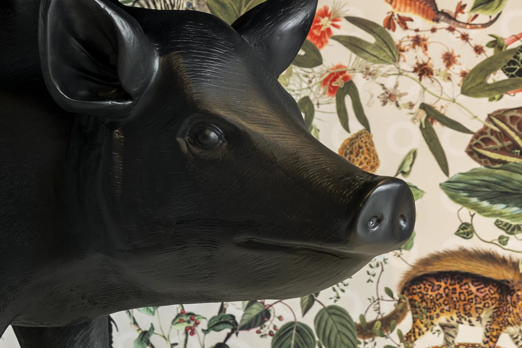 Pig Table, black