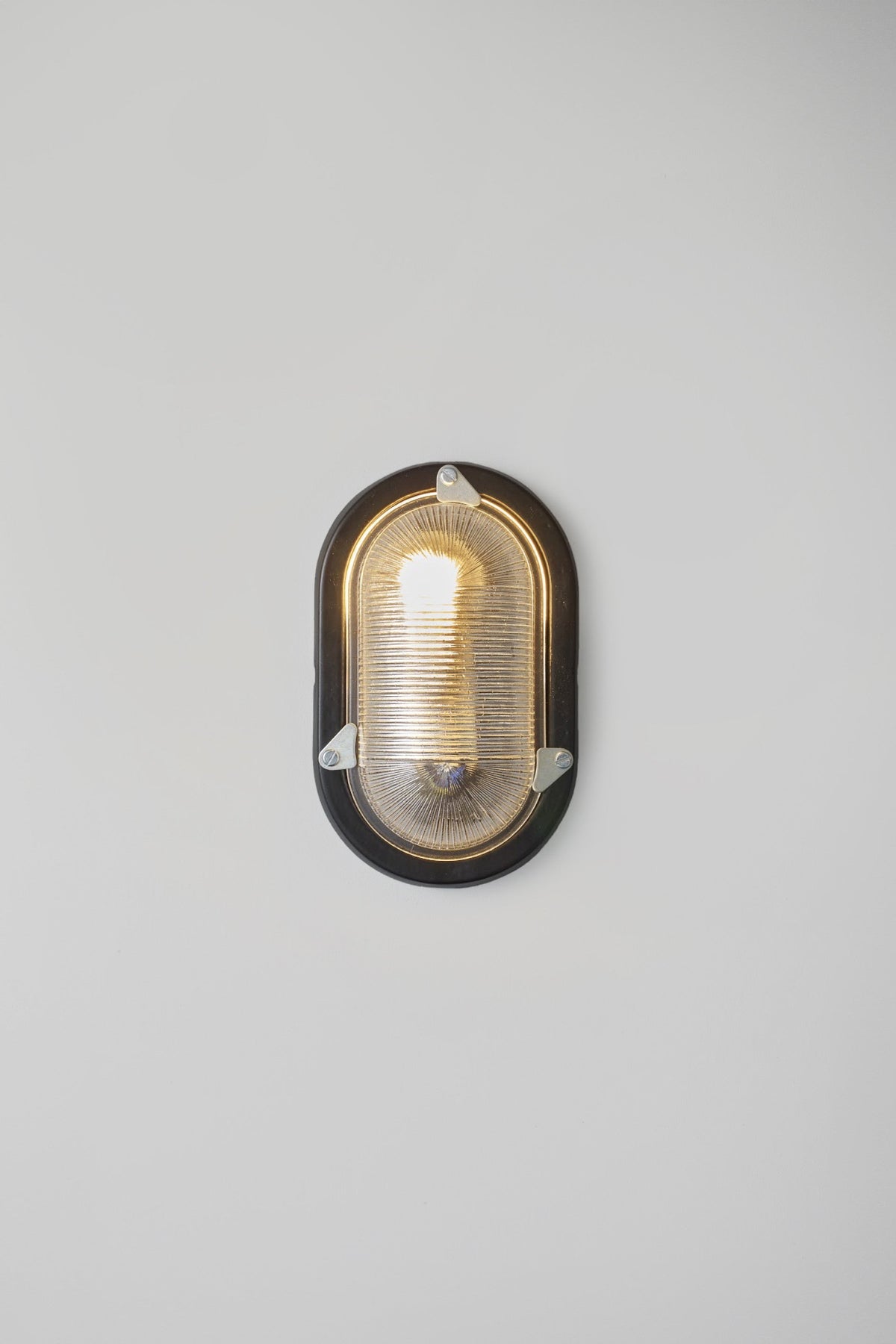 Original BTC - Oval Aluminum Bulkhead 7001