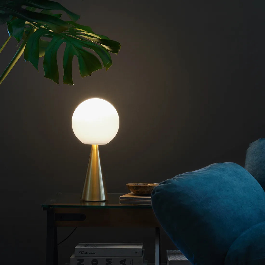 Bilia Medium Table Lamp