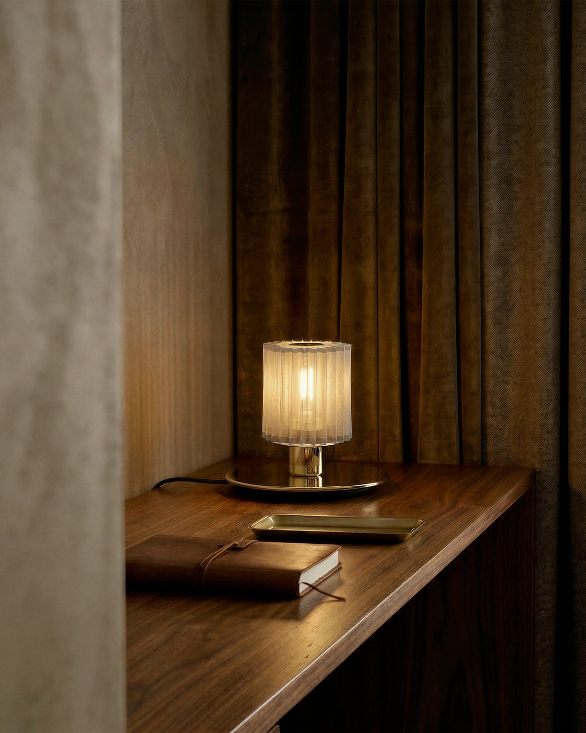 In The Sun 220 Table Lamp