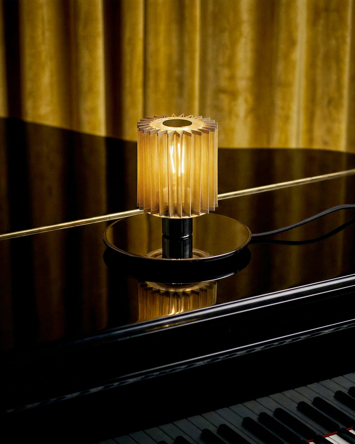 In The Sun 220 Table Lamp
