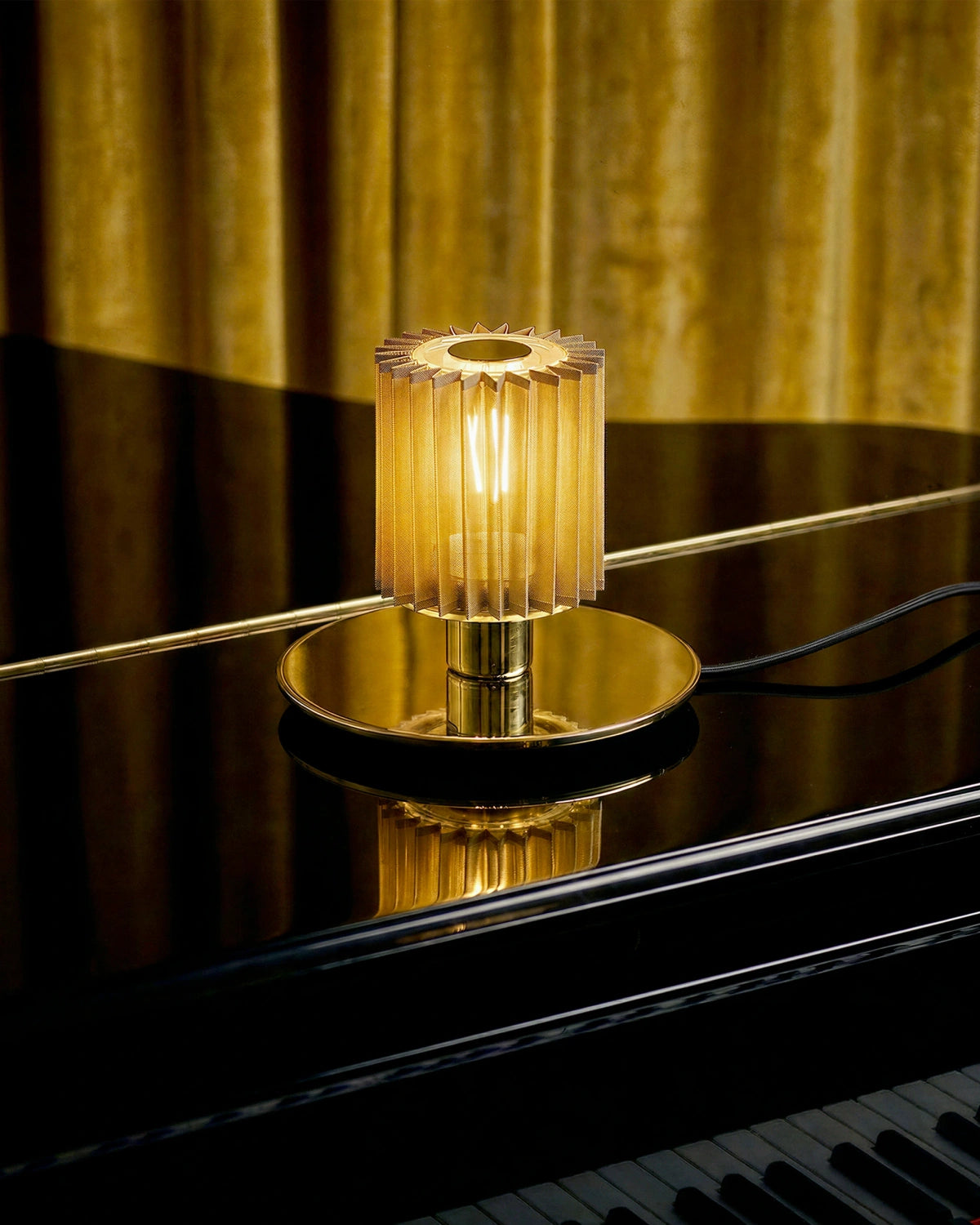 In The Sun 220 Table Lamp