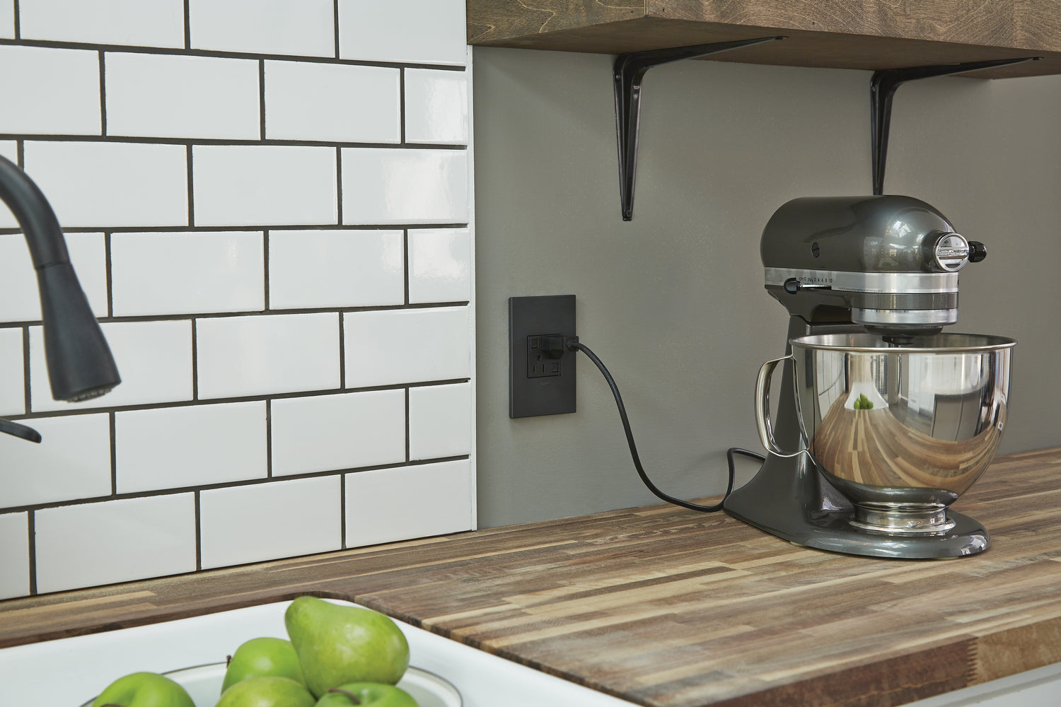 Legrand - AGFTR2152G4 - Tamper-Resistant 15A Duplex Self-Test GFCI Receptacles - adorne - Graphite
