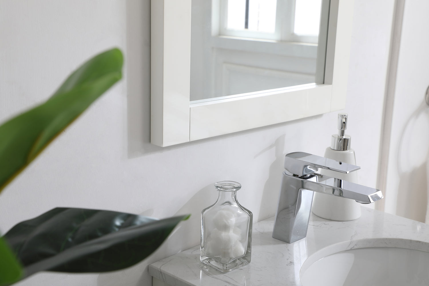 Elegant Lighting - VM21832WH - Mirror - Aqua - White